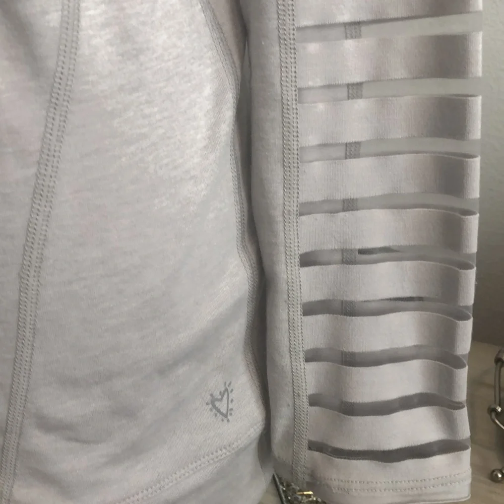 Betsy Johnson light gray long sleeve comfy shirt with lots of detail. Sz XS.EUC - Picture 3 of 10